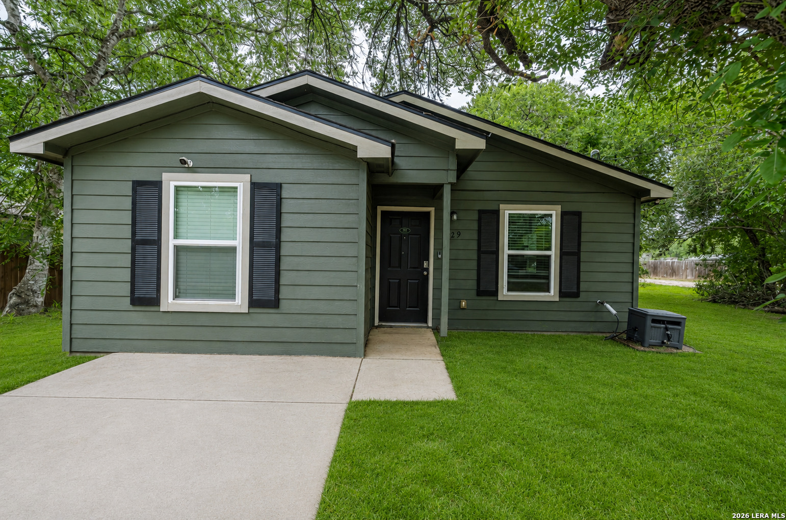 229 Virginia Street Pleasanton, TX 78064 - Photo 1 of 31