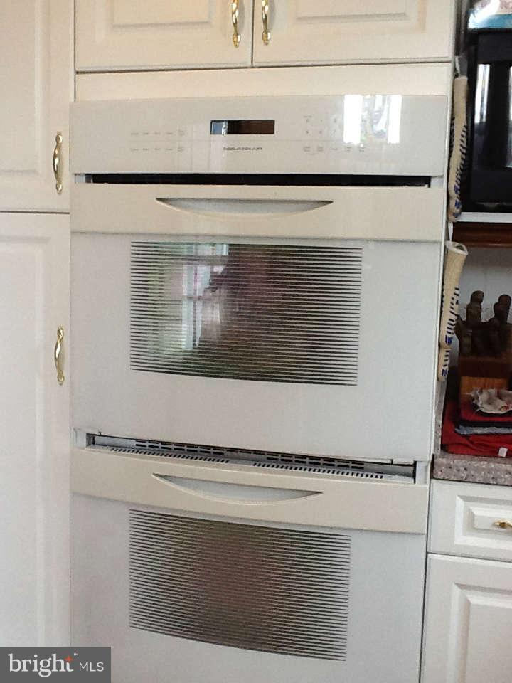 1205 Frederick Road Baltimore, MD 21228 - Photo 22 of 30 a close view of appliances