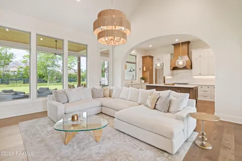 $900,000 | 201 Greyford Drive, Lafayette, LA 70503