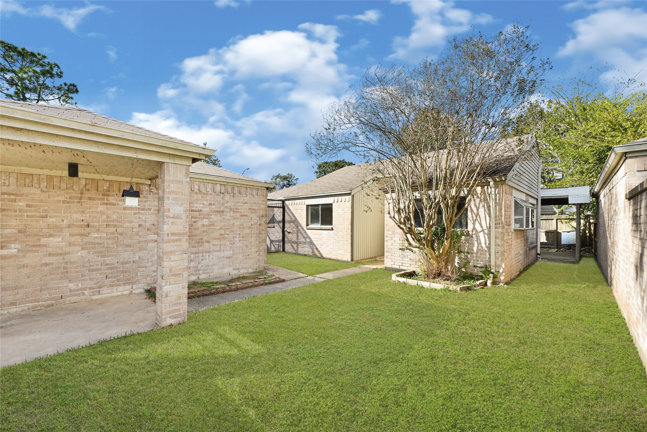 18562 Meadows Way Drive Houston, TX 77084 - Photo 3 of 11 a view of a porch in front of the house