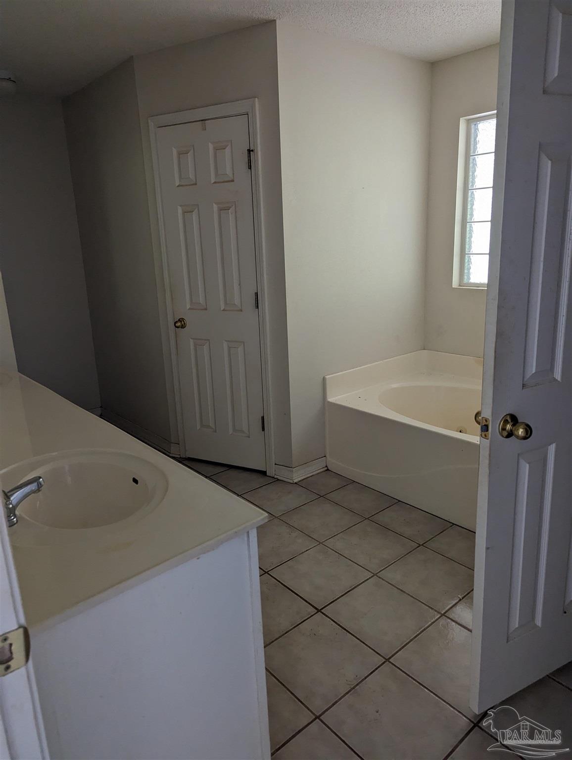 7759 Erudition Avenue Milton, FL 32583 - Photo 19 of 22 a bathroom with a bathtub