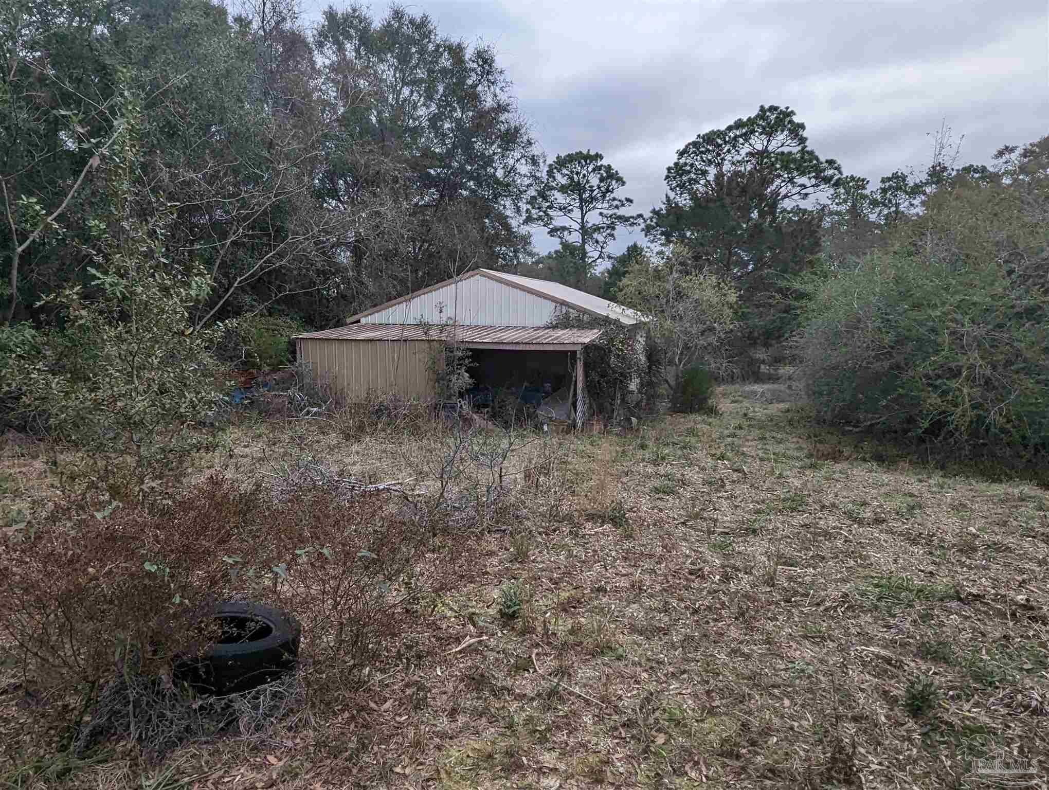 7759 Erudition Avenue Milton, FL 32583 - Photo 3 of 22 a backyard of a house with lots of green space