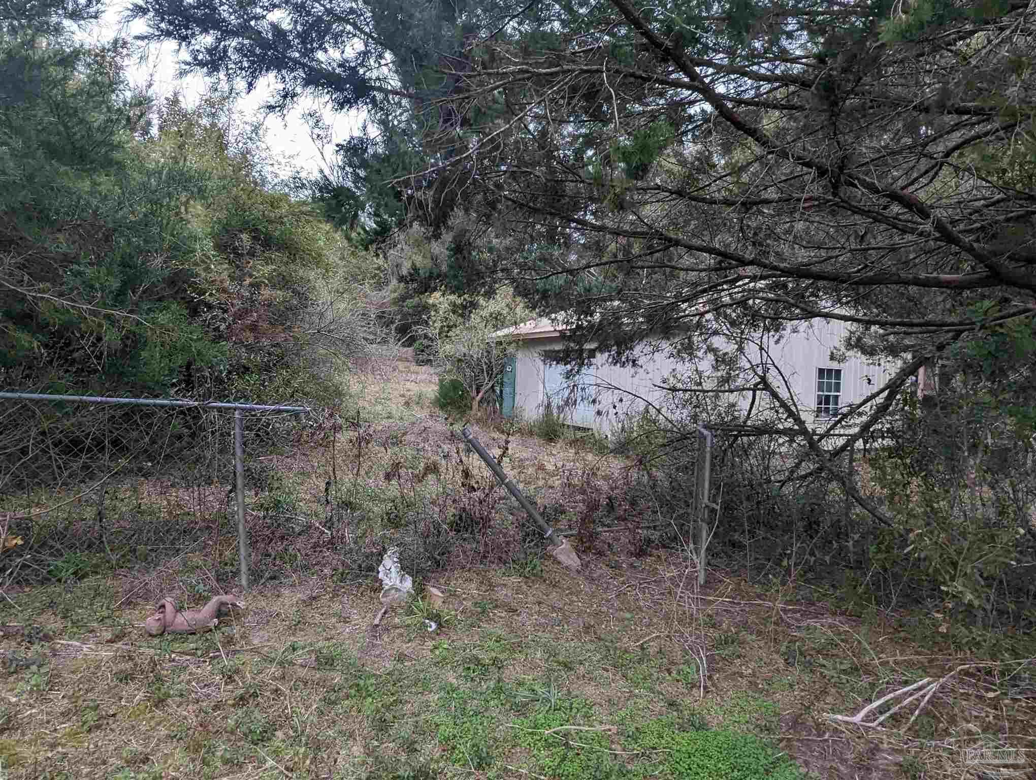 7759 Erudition Avenue Milton, FL 32583 - Photo 10 of 22 a backyard of a house with lots of green space