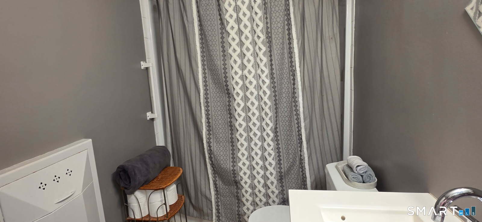 55 Merriman Road Stamford, CT 06905 - Photo 4 of 20