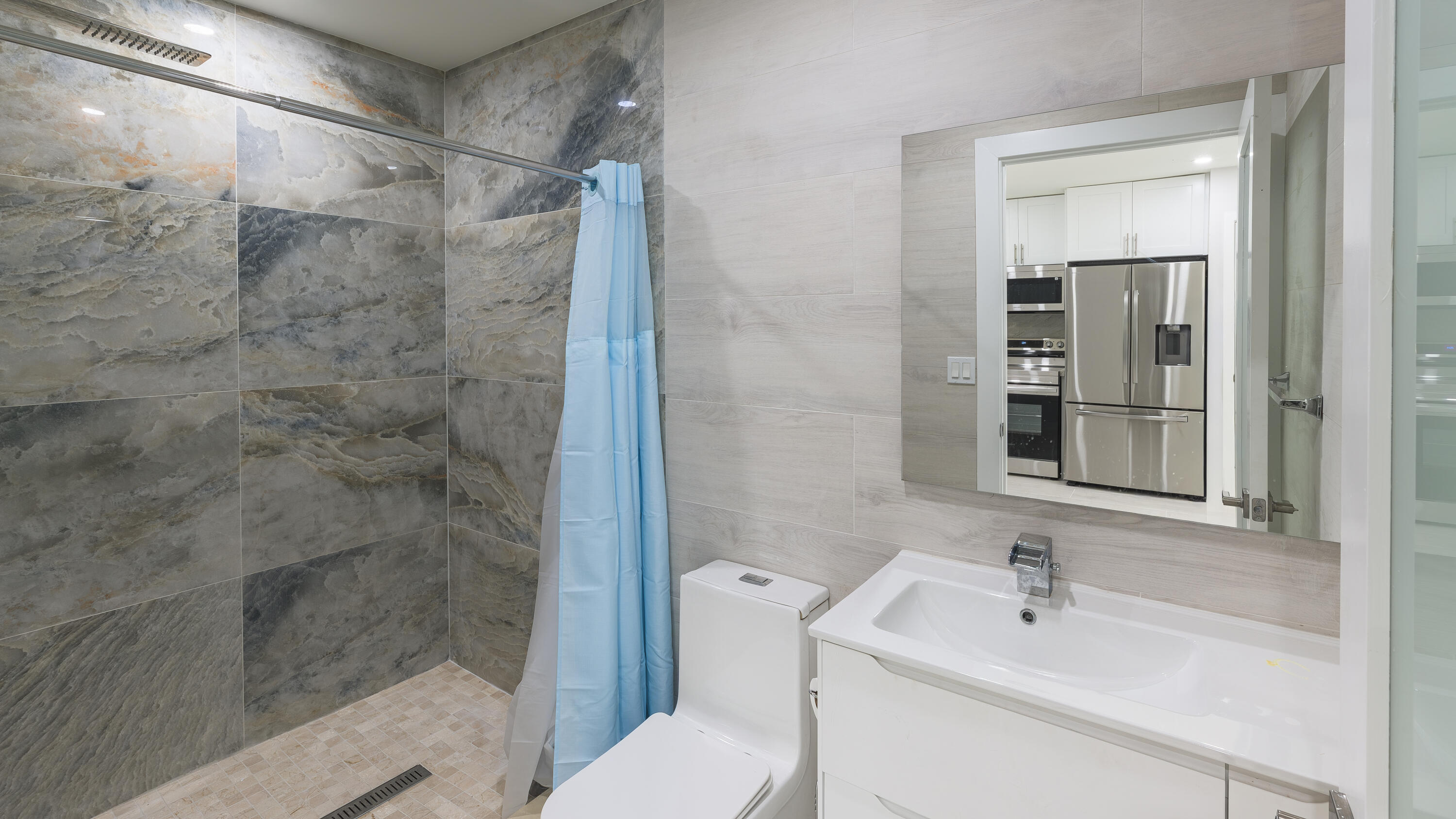 203 Antigua Road Tavernier, FL 33070 - Photo 13 of 30 10 - 1st FL Bathroom