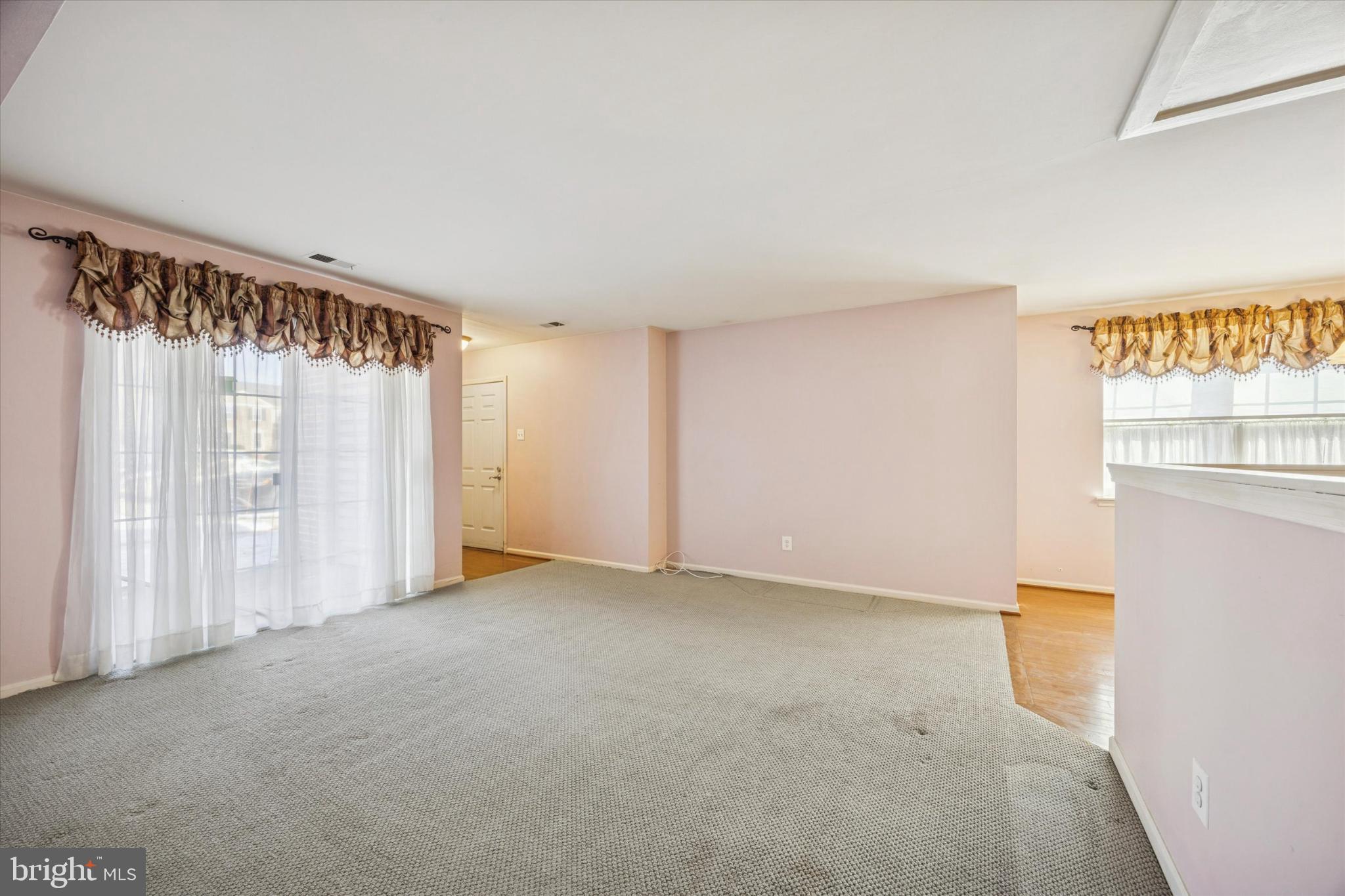 94 Ramsgate Court, Unit 210 U94 Blue Bell, PA 19422 - Photo 5 of 24 Spacious room with natural light and charm.