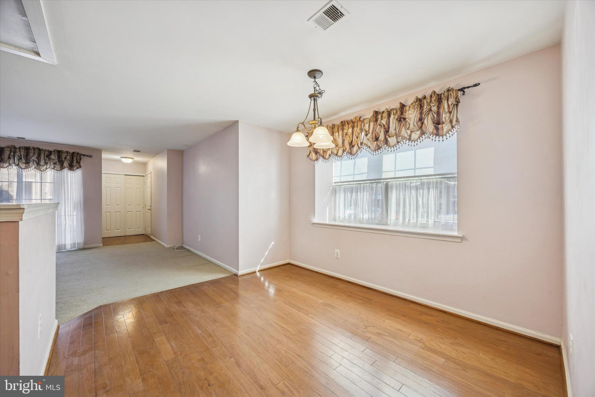 94 Ramsgate Court, Unit 210 U94 Blue Bell, PA 19422 - Photo 7 of 24 Bright and inviting open living space.