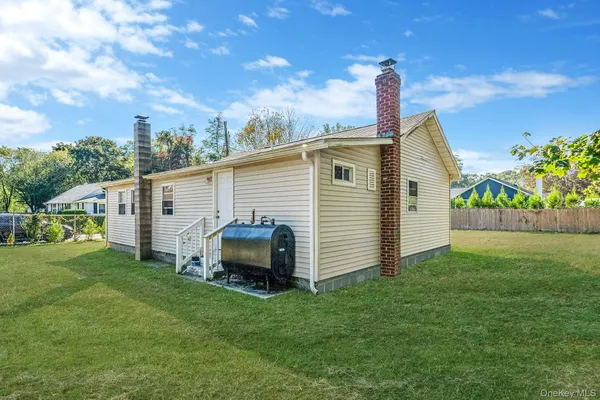 a view of a back yard of the house
