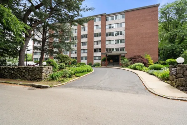 $399,900 | 22 Chestnut Place, Unit M3, Brookline, MA 02445