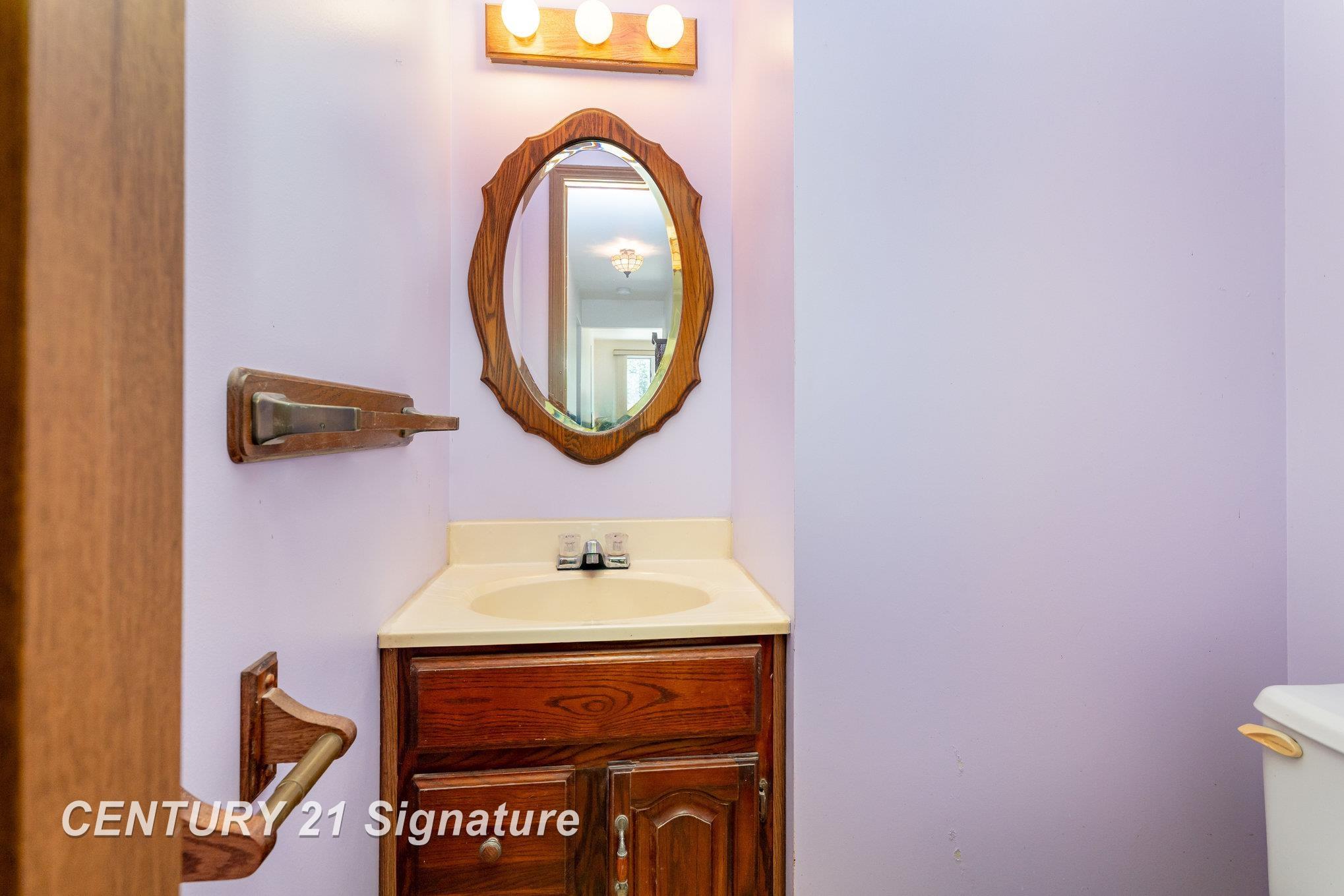 2705 Weigl Road Saginaw, MI 48609 - Photo 9 of 18 50187756-a6a6e493-b06a-4f56-abee-9e8128a747f0.JPG