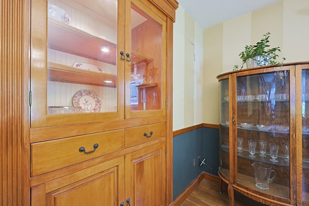 11 Bright Street Waltham, MA 02453 - Photo 9 of 34