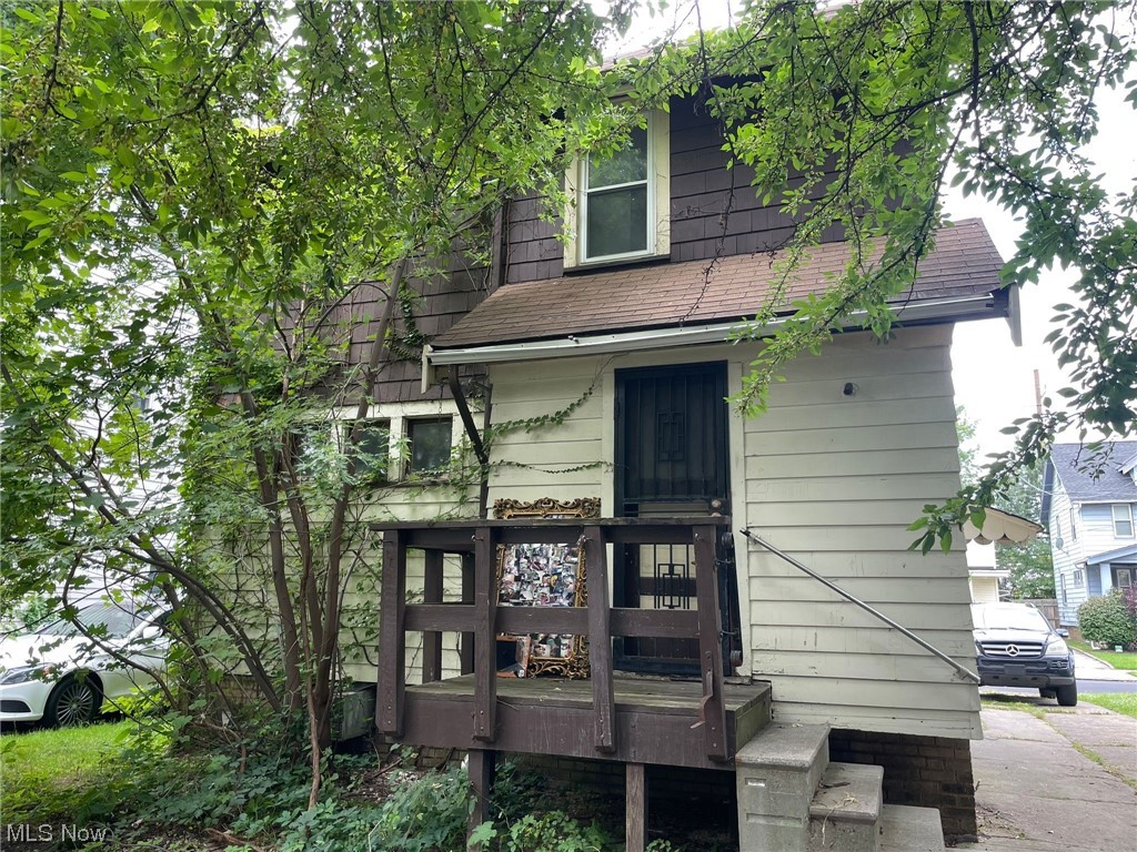 1493 Larchmont Road Cleveland, OH 44110 - Photo 3 of 30 Back of house featuring wooden deck