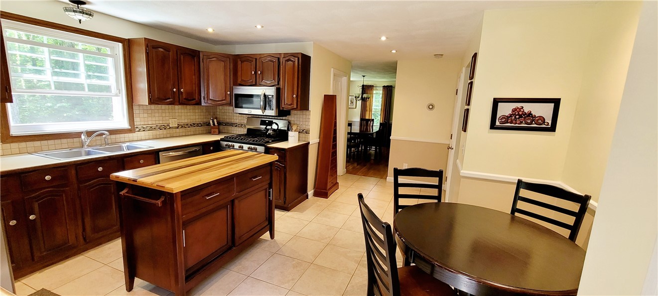 809 Tourtellot Hill Road Glocester, RI 02857 - Photo 8 of 24