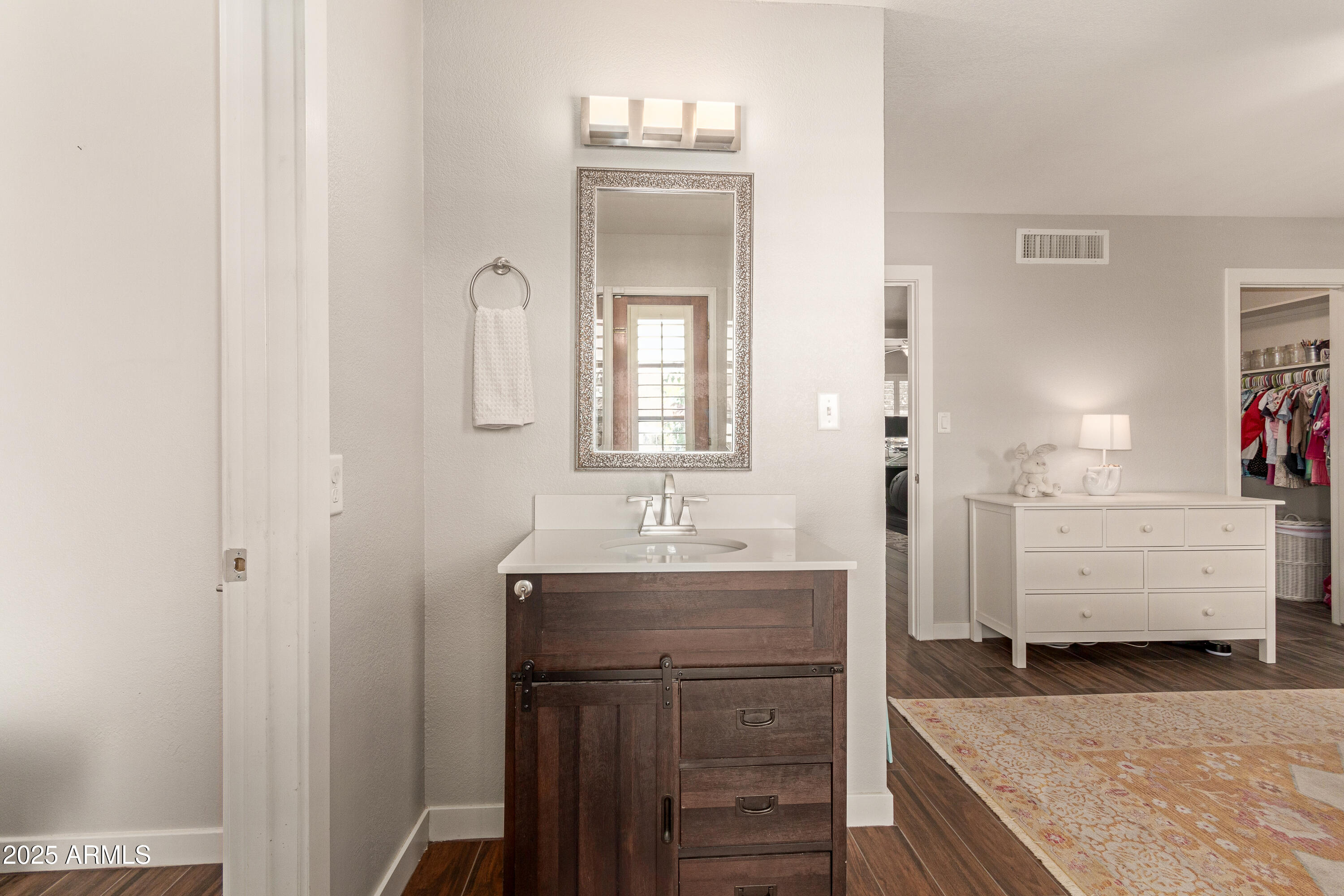 1506 East Gemini Drive Tempe, AZ 85283 - Photo 23 of 42 Vanity