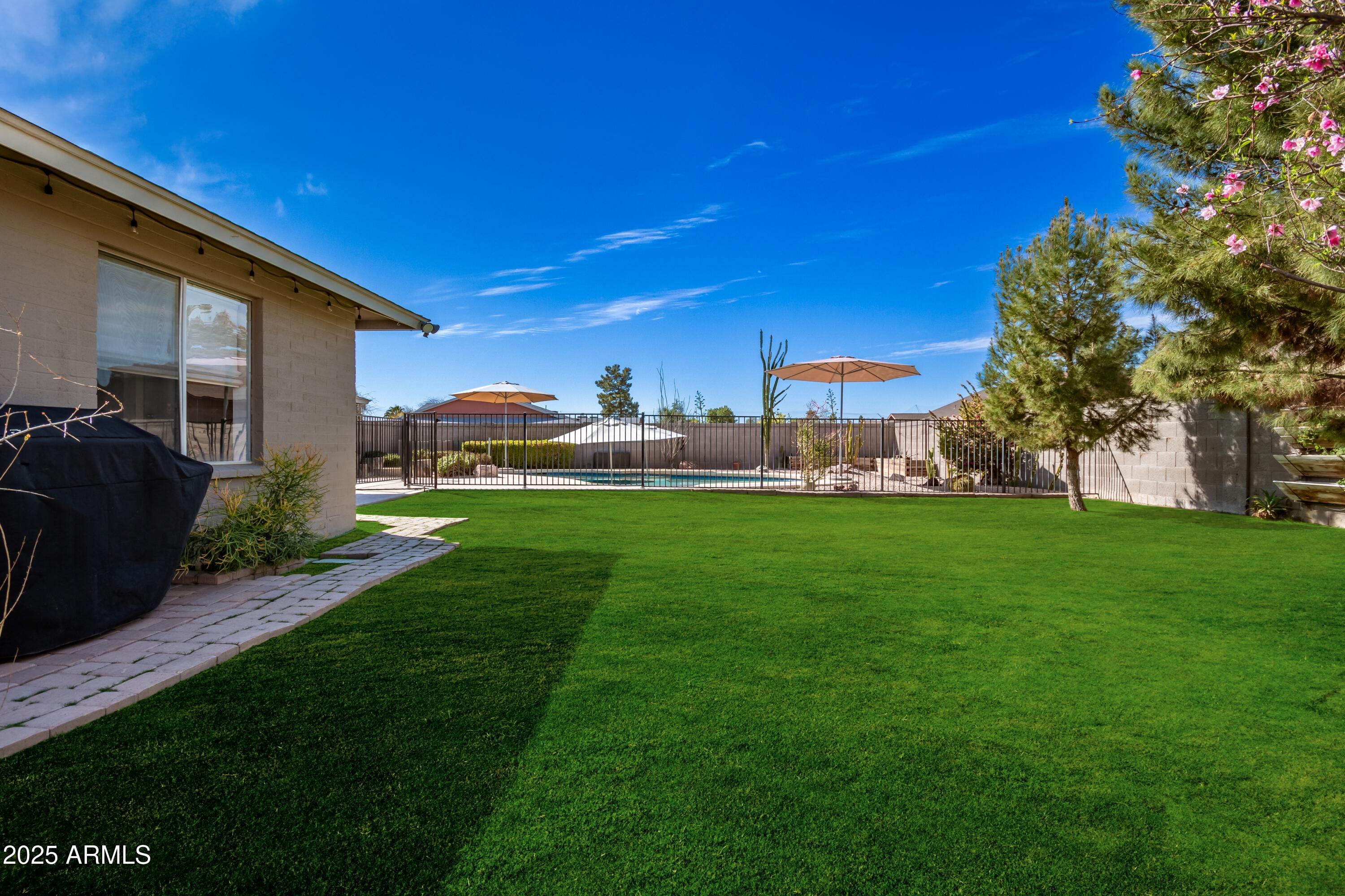 1506 East Gemini Drive Tempe, AZ 85283 - Photo 37 of 42 Plenty of room to play
