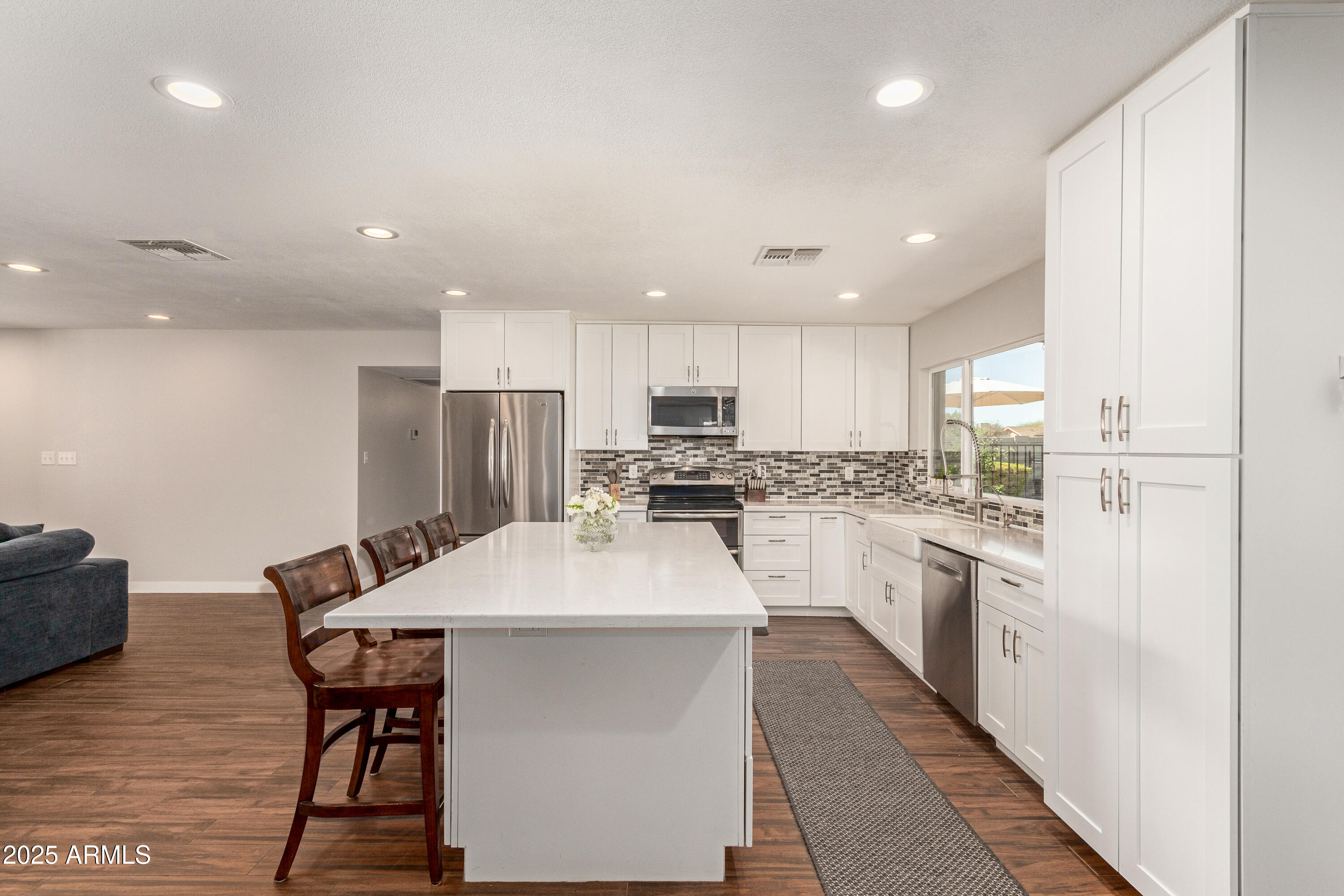 1506 East Gemini Drive Tempe, AZ 85283 - Photo 5 of 42 Remodeled kitchen