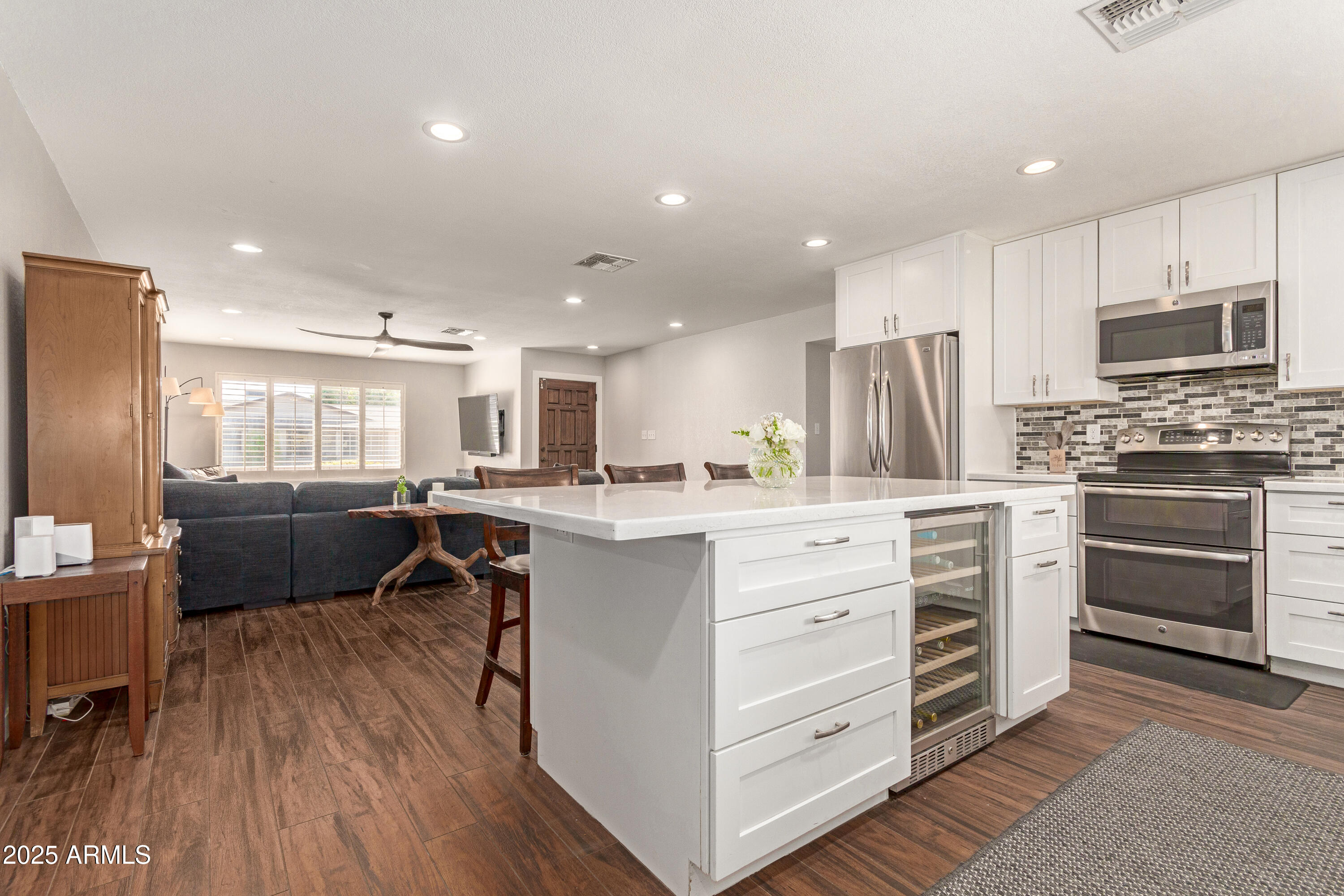 1506 East Gemini Drive Tempe, AZ 85283 - Photo 6 of 42 Shaker cabinets