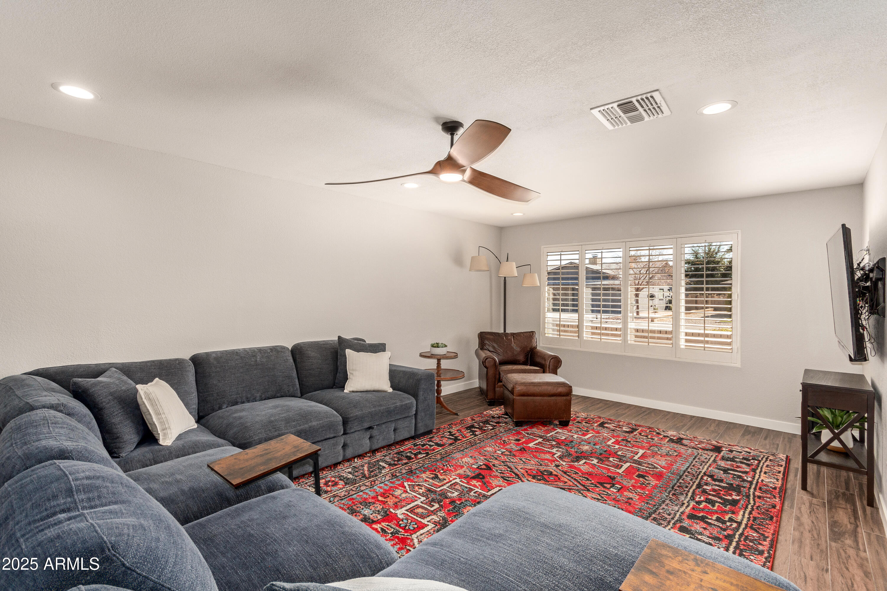 1506 East Gemini Drive Tempe, AZ 85283 - Photo 9 of 42 Spacious family room