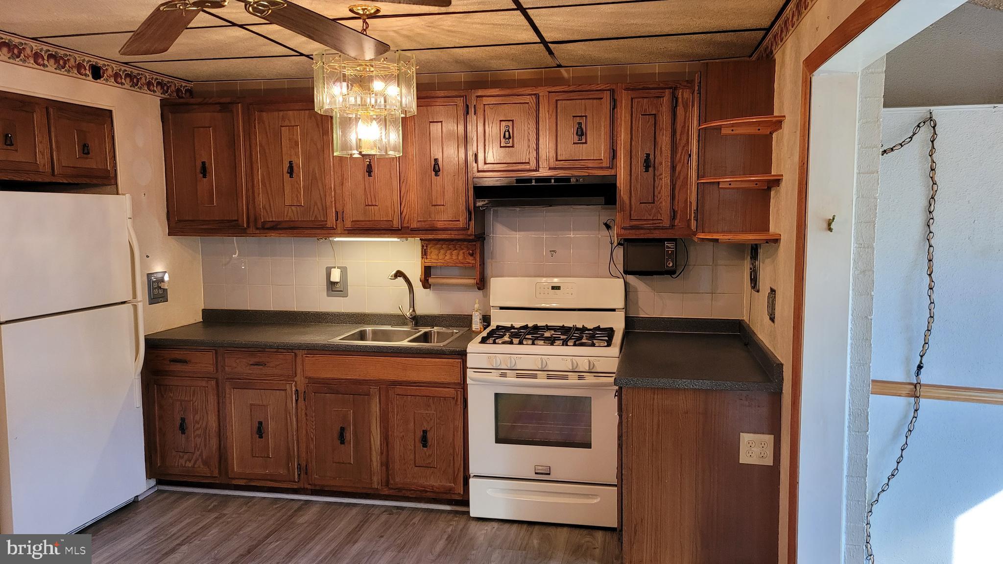 7819 Jamesford Road Baltimore, MD 21222 - Photo 12 of 43