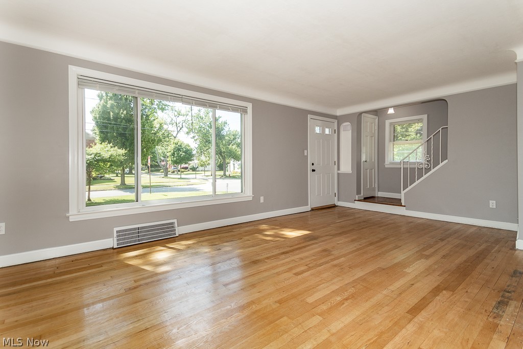 1567 Overbrook Road Cleveland, OH 44124 - Photo 4 of 19