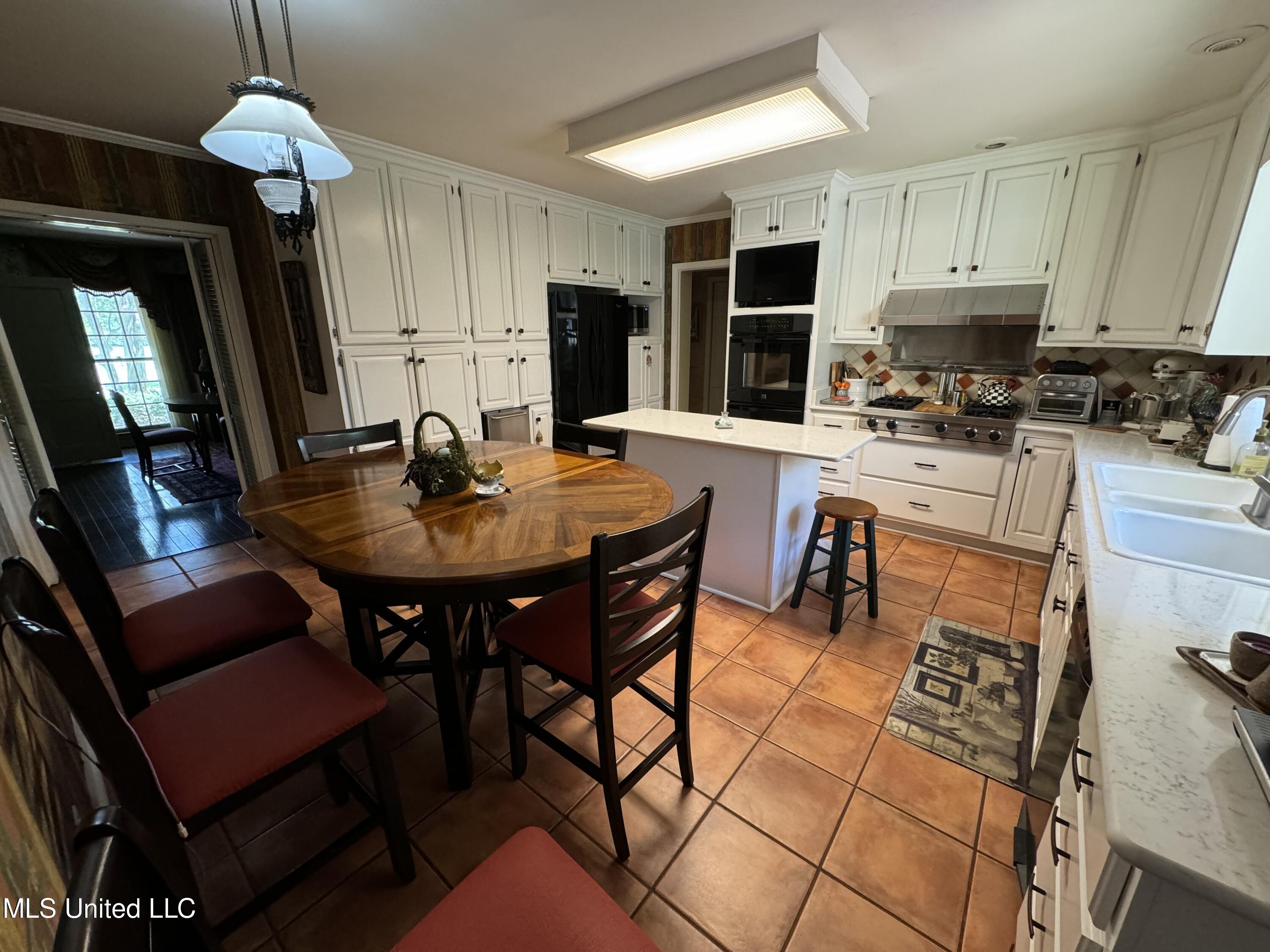 120 Ridgecrest Lane Clarksdale, MS 38614 - Photo 4 of 26 IMG_1421