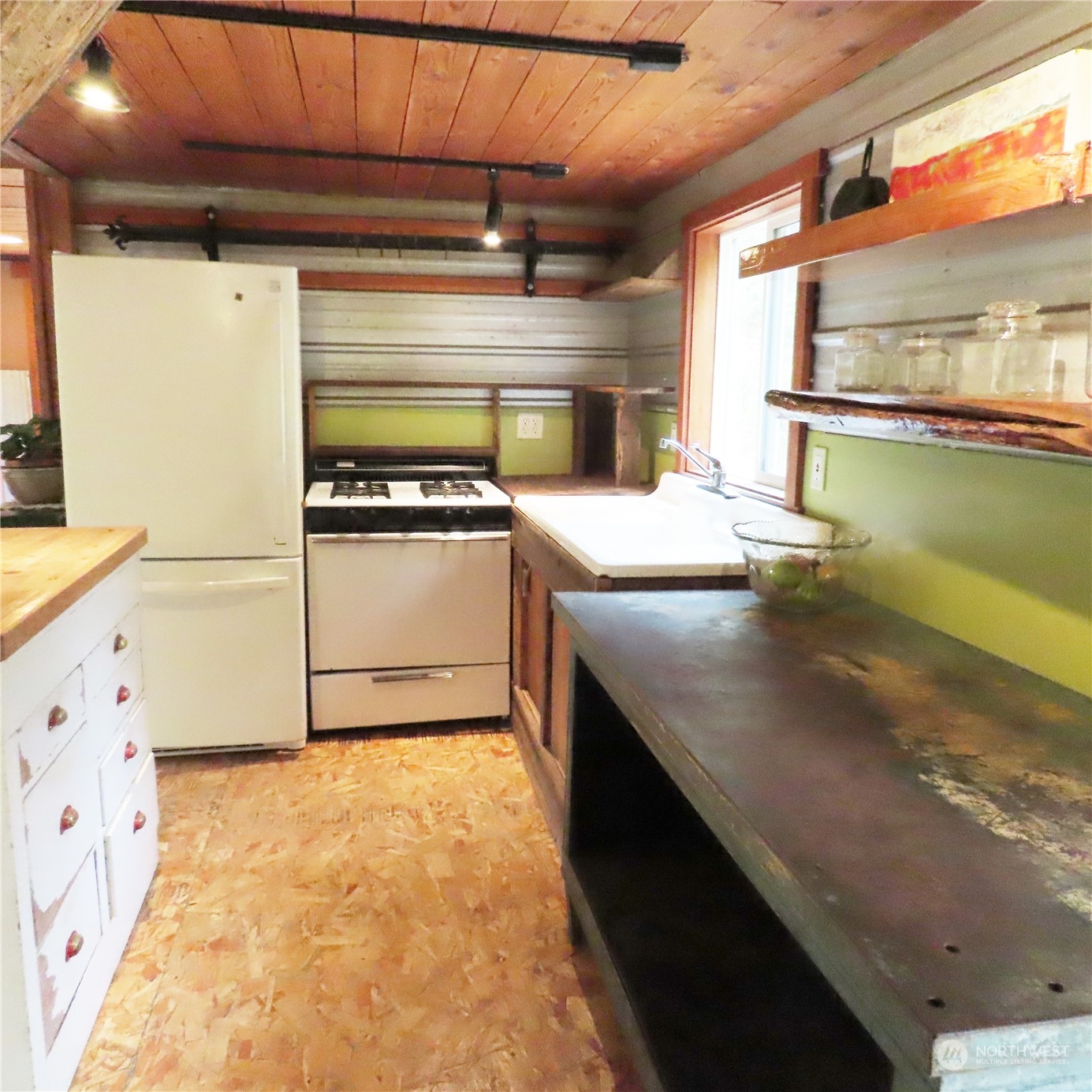3624 Dabob Road Quilcene, WA 98376 - Photo 12 of 37 a kitchen with a stove and a refrigerator