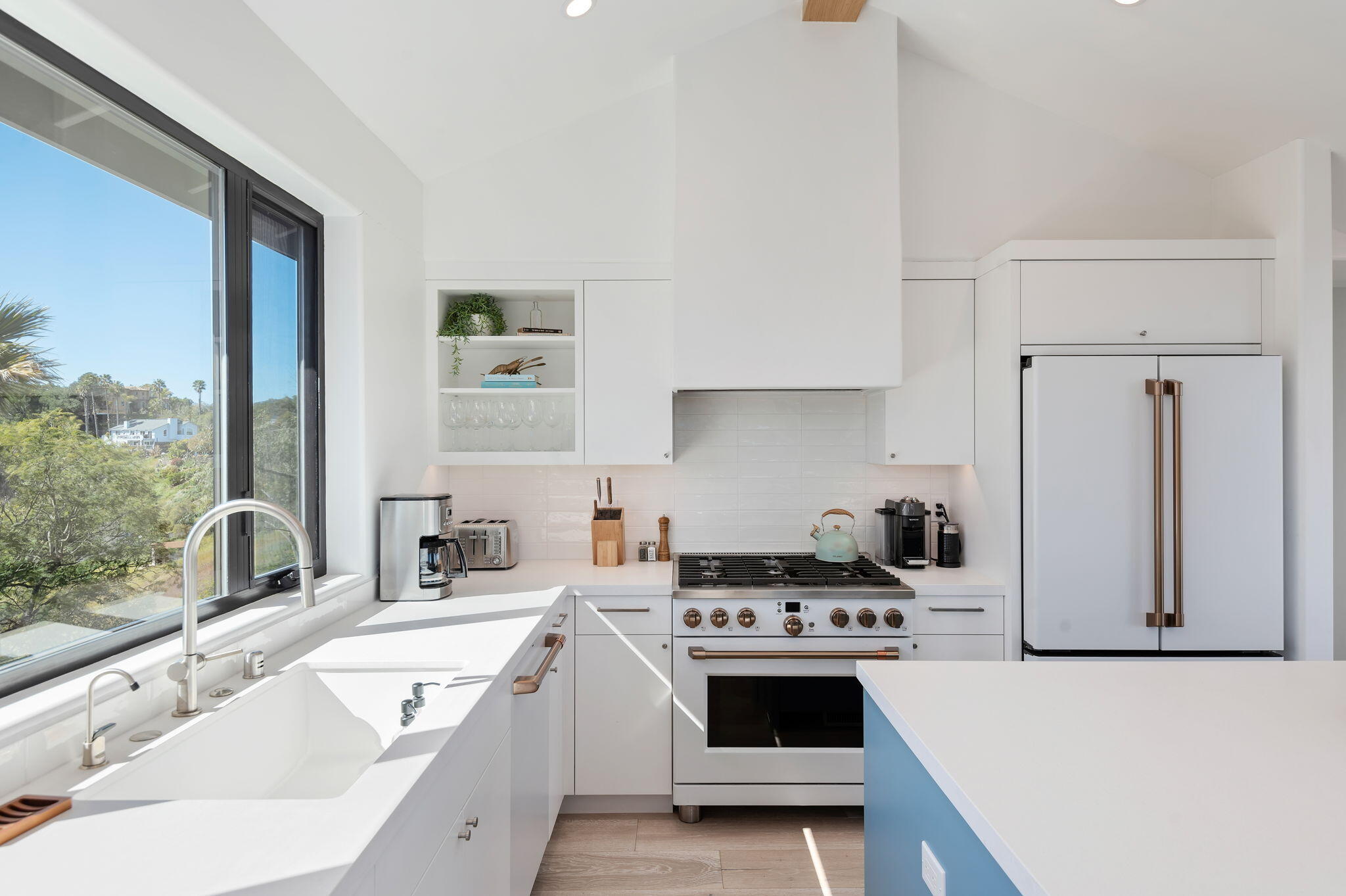 1415 La Cima Road, Unit B Santa Barbara, CA 93101 - Photo 14 of 22 14-web-or-mls-14 - Kitchen