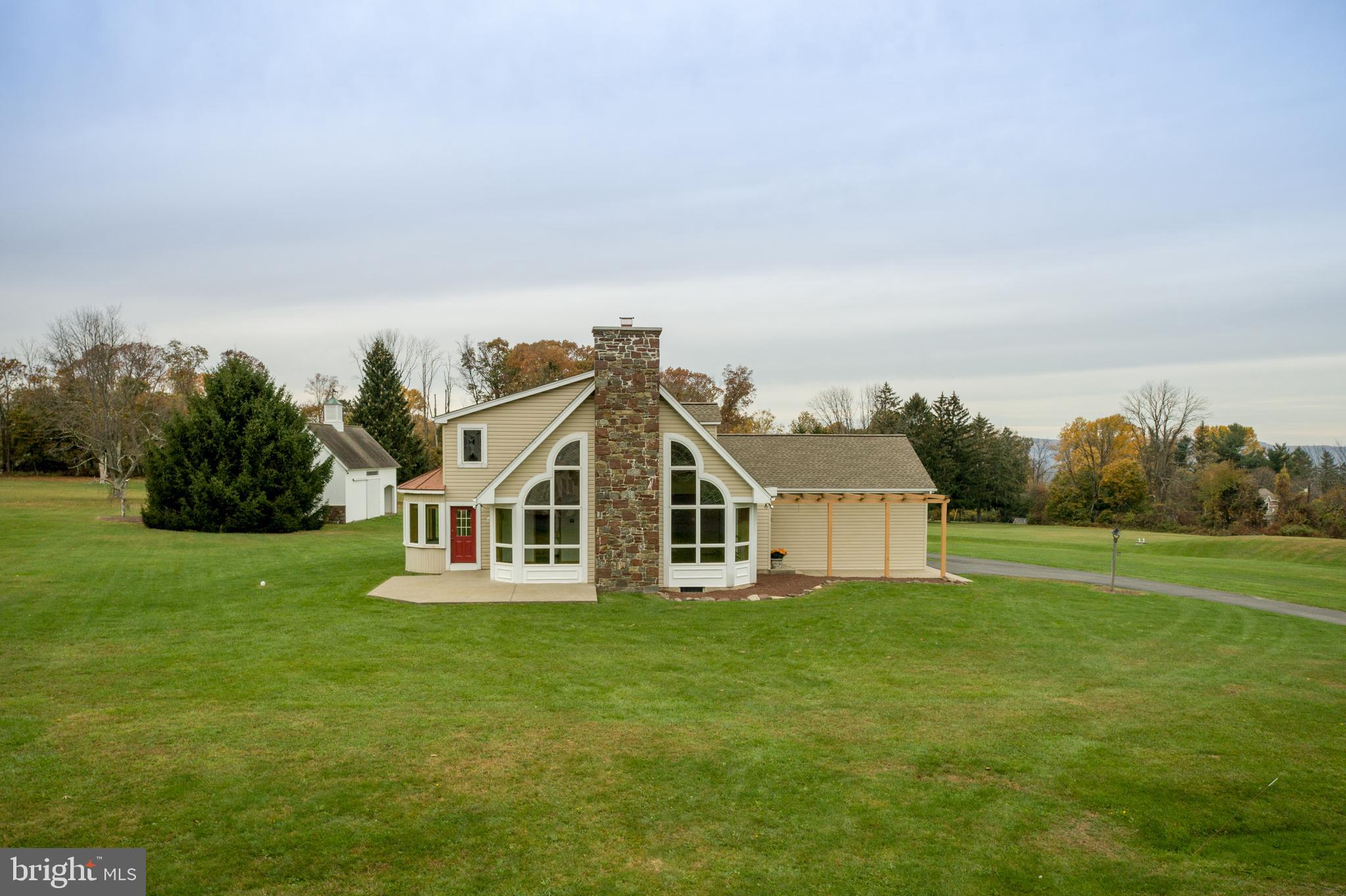 2040 Tumblebrook Road Coopersburg, PA 18036 - Photo 44 of 68 Exterior side view of home