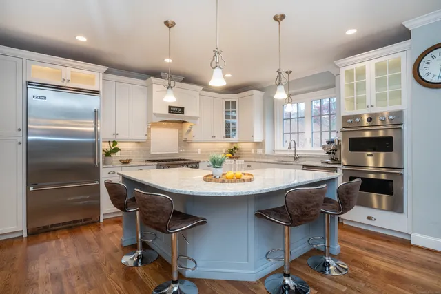 $1,150,000 | 7 Newcastle Place, Farmington, CT 06085