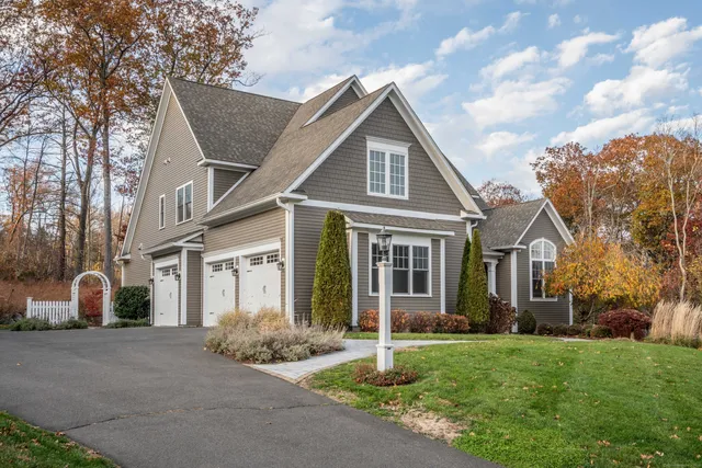 $1,150,000 | 7 Newcastle Place, Farmington, CT 06085