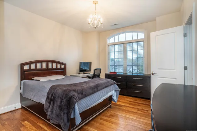 $1,150,000 | 7 Newcastle Place, Farmington, CT 06085