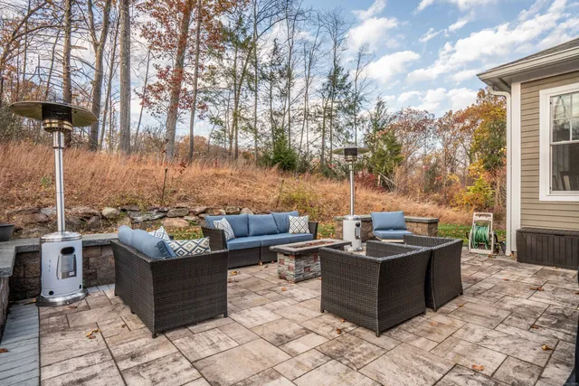 $1,150,000 | 7 Newcastle Place, Farmington, CT 06085