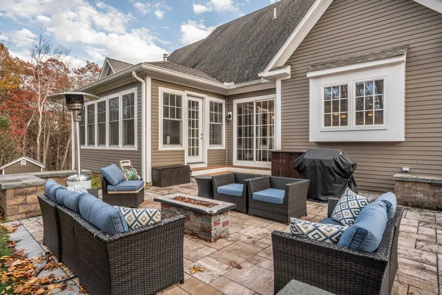 $1,150,000 | 7 Newcastle Place, Farmington, CT 06085