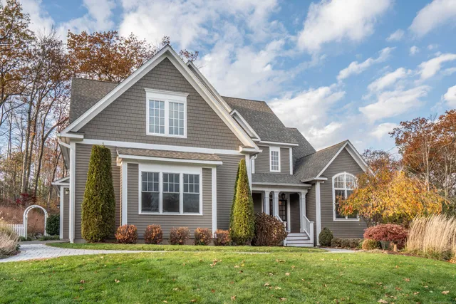 $1,150,000 | 7 Newcastle Place, Farmington, CT 06085