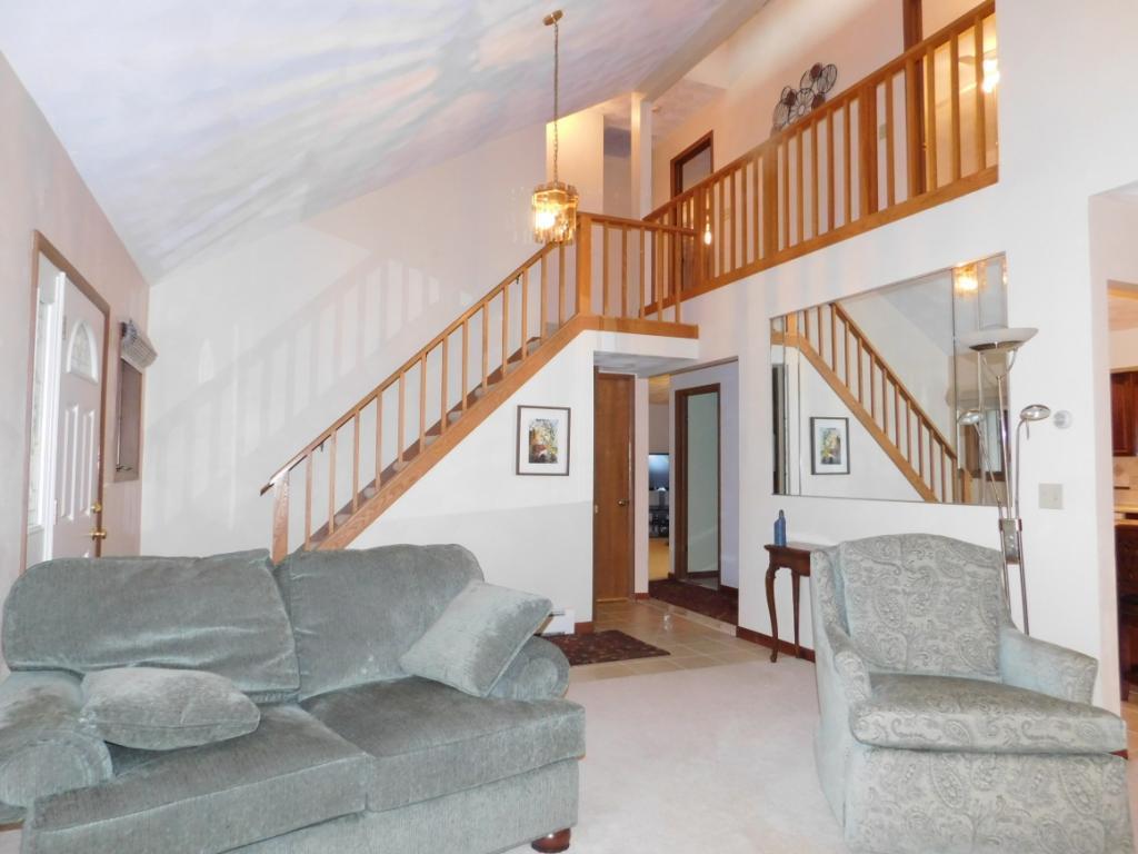 18 Redwood Road Endicott, NY 13760 - Photo 3 of 22 Gallery Image 3
