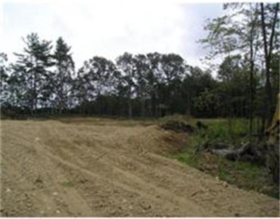 37-41 Middle Road Amesbury, MA 01913 - Photo 2 of 4 a view of outdoor space and yard