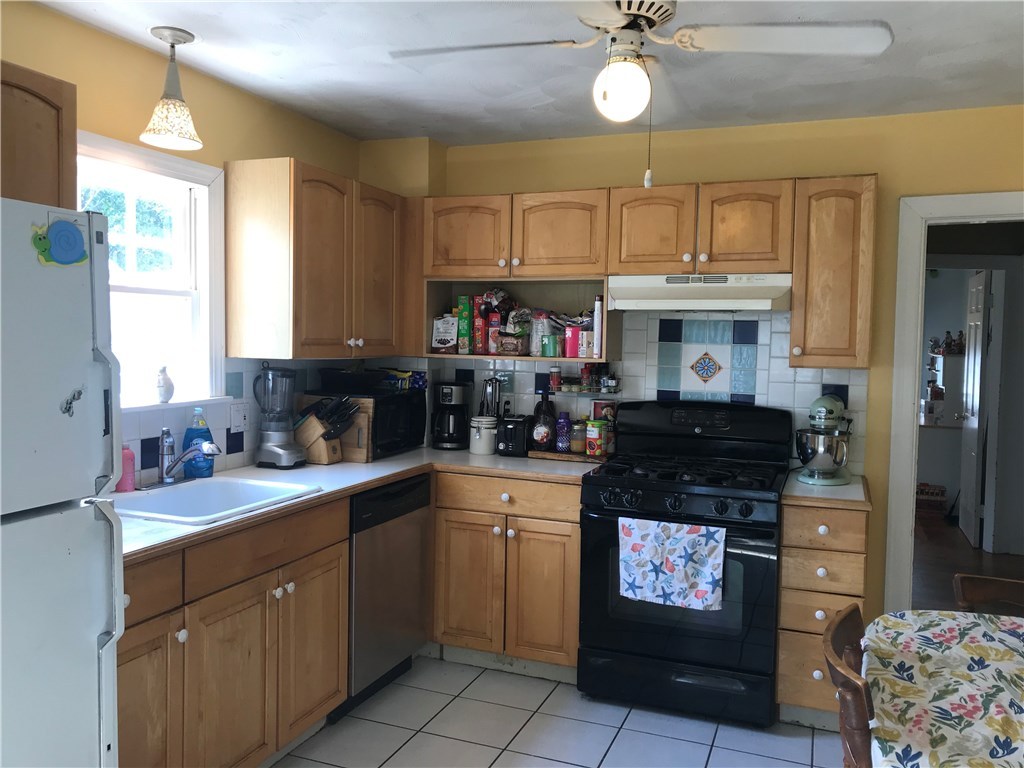 71 Nausauket Road Warwick, RI 02886 - Photo 5 of 12