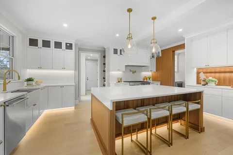 $3,999,900 | 83 Old Mail Road, North Chatham, MA 02650