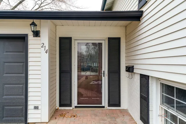 $674,000 | 214 West Hintz Road, Arlington Heights, IL 60004