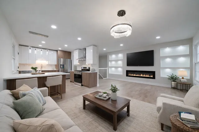 $674,000 | 214 West Hintz Road, Arlington Heights, IL 60004