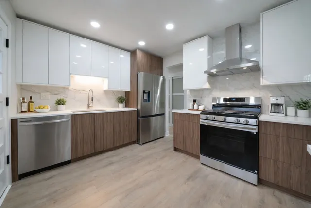 $674,000 | 214 West Hintz Road, Arlington Heights, IL 60004