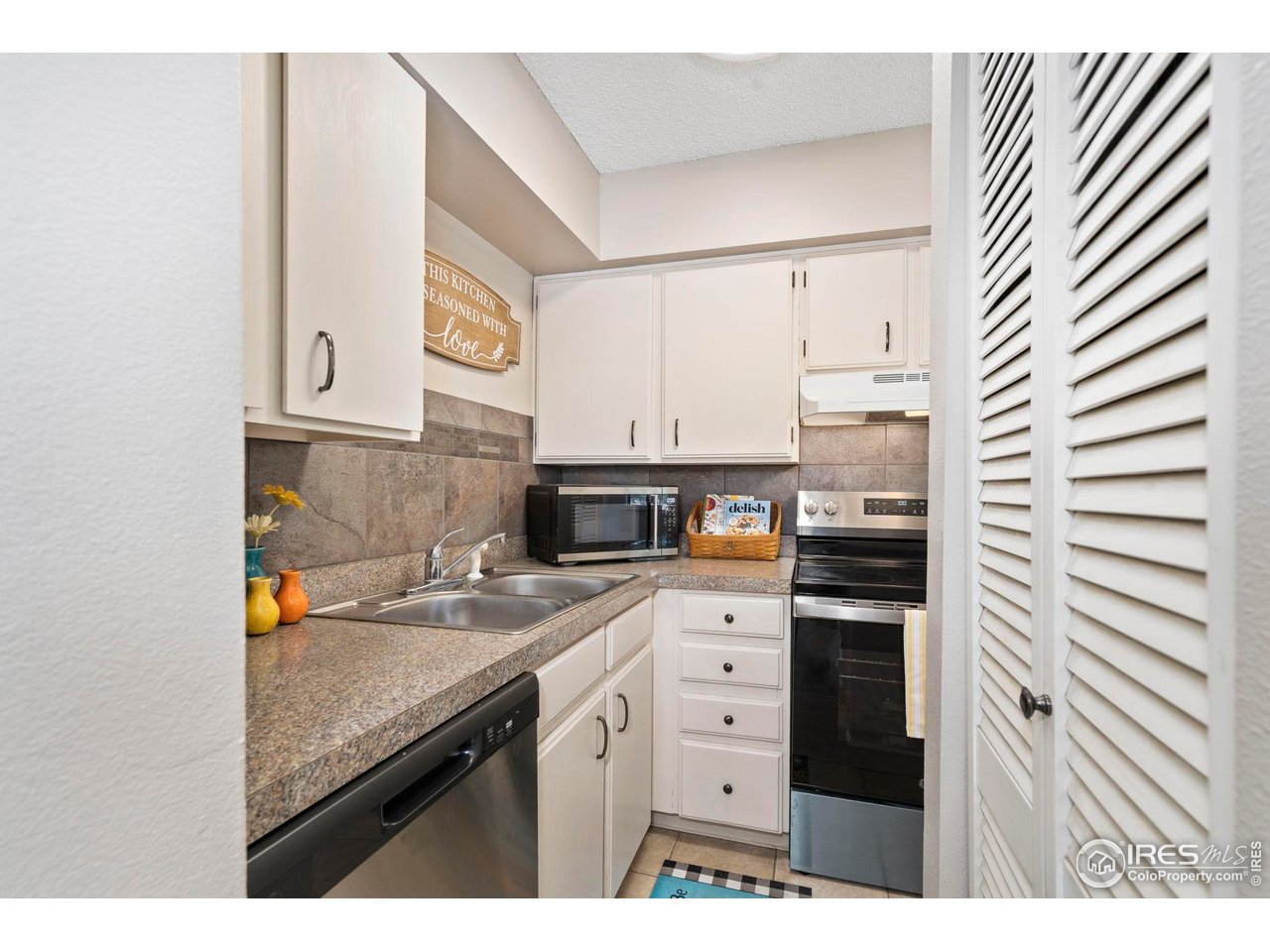 1705 Heatheridge Road, Unit H203 Fort Collins, CO 80526 - Photo 11 of 30 Kitchen features a new dishwasher and stove
