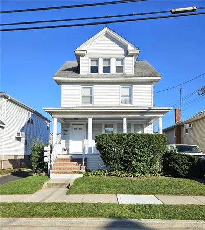 $2,800 | 56 4th Avenue, Unit 1, East Rockaway, NY 11518