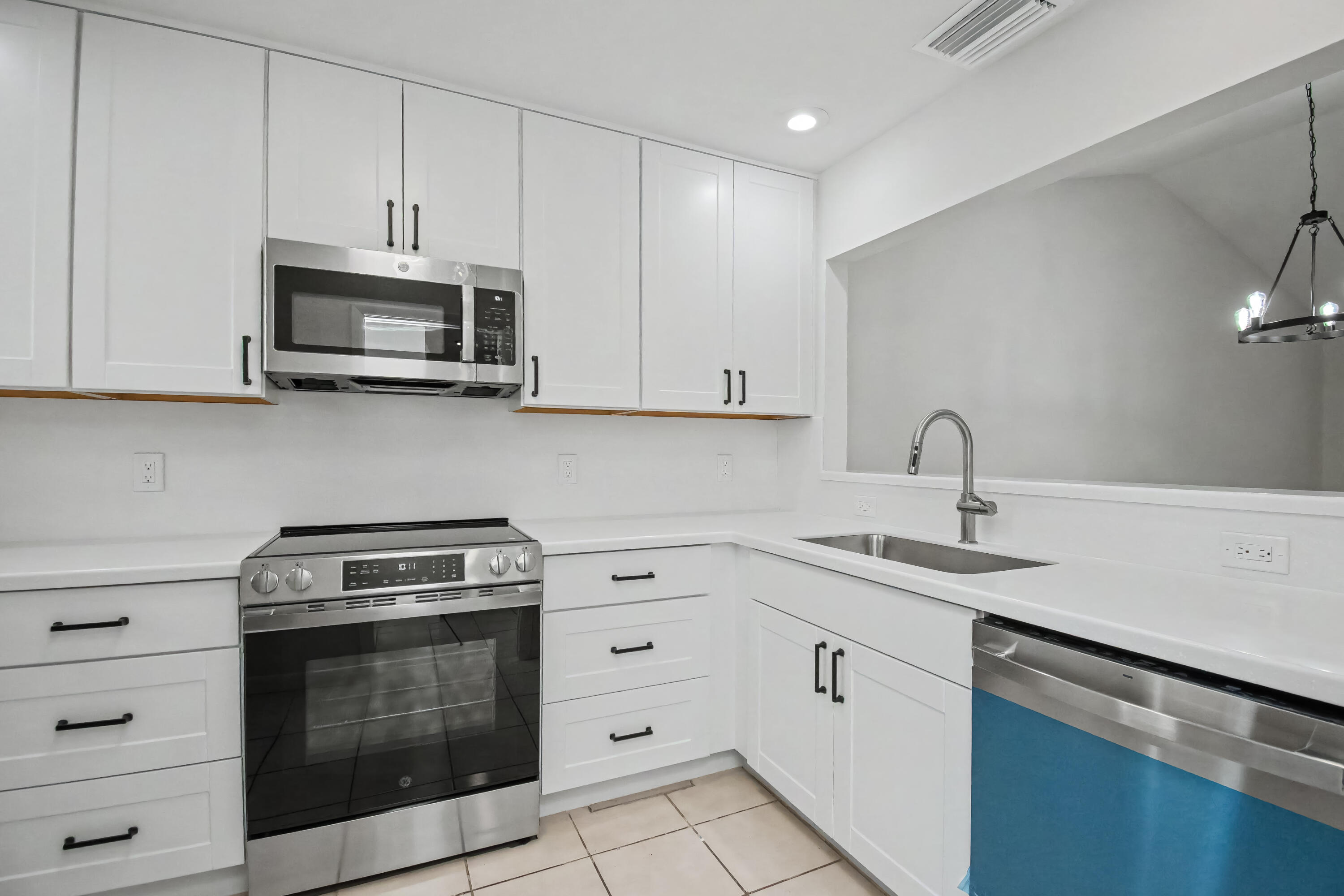 21642 Guadalajara Avenue Boca Raton, FL 33433 - Photo 15 of 30 4CD8711E-D2B2-4C92-8377-BFDFDF45EABA
