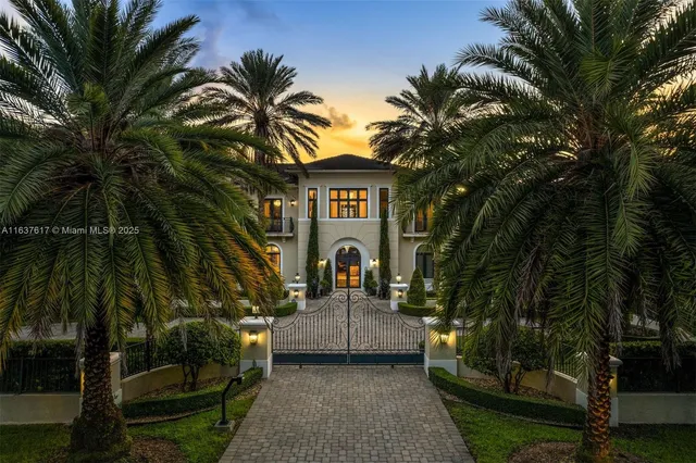 $6,490,000 | 12110 Southwest 60th Court, Pinecrest, FL 33156