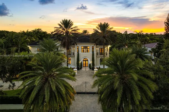 $6,490,000 | 12110 Southwest 60th Court, Pinecrest, FL 33156
