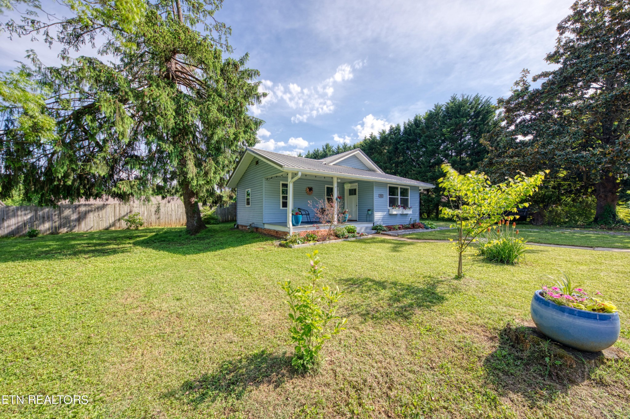 311 Russell Road Rockford, TN 37853 - Photo 3 of 30 Gallery Image 3