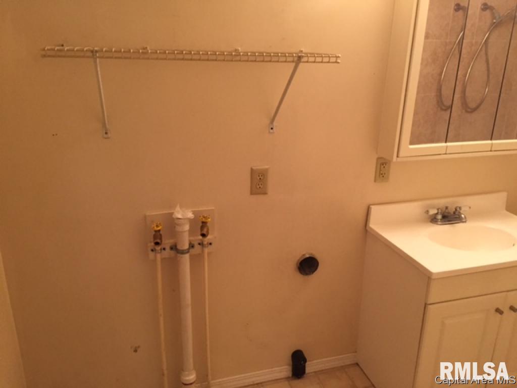 220 North Street Roodhouse, IL 62082 - Photo 8 of 10