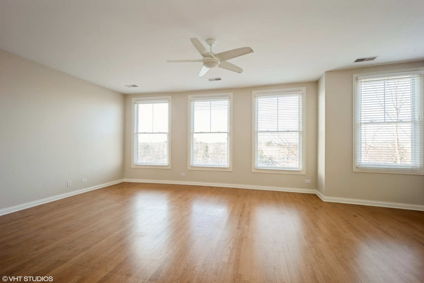 Undisclosed Address Glenview, IL 60026 - Photo 12 of 36 Gallery Image 12