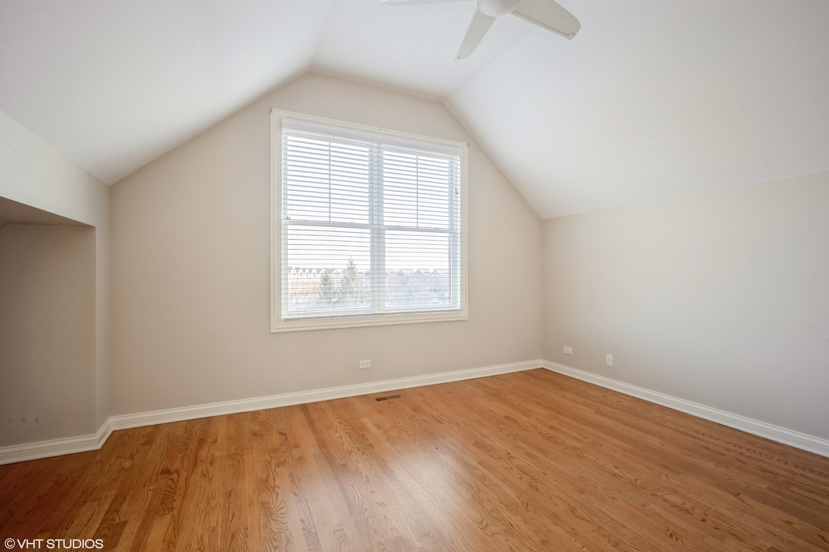 Undisclosed Address Glenview, IL 60026 - Photo 15 of 36 Gallery Image 15